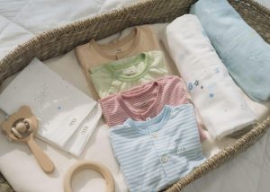 mặc đồ cho bé theo nhiệt độ