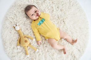 Chọn quần áo cho trẻ sơ sinh 1 tháng tuổi vào mùa đông
