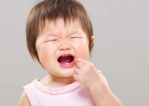trẻ 4 tháng mọc răng có sao không 6