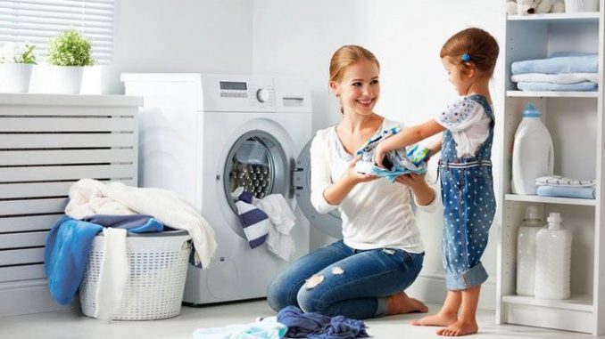 Giặt sạch quần áo mới trước khi mặc để giữ an toàn cho trẻ