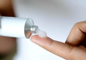 tay chân miệng bôi acyclovir có hiệu quả không