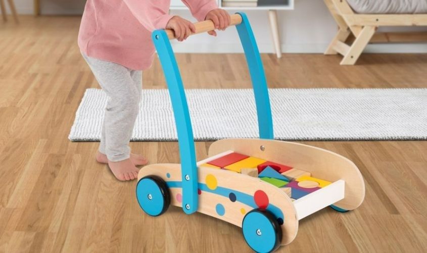 Xe tập đi bằng gỗ